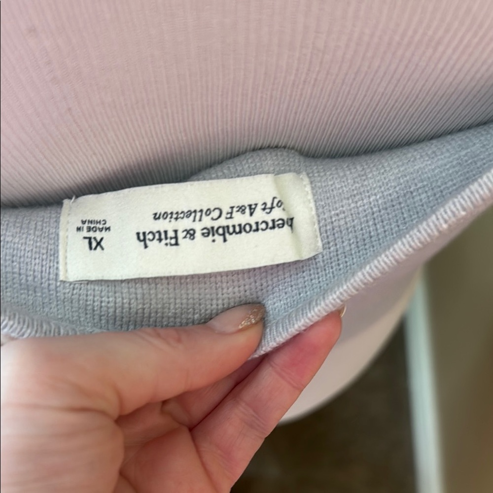 Abercrombie & Fitch Light Gray Square Neck Tank Top - Picture 3 of 6